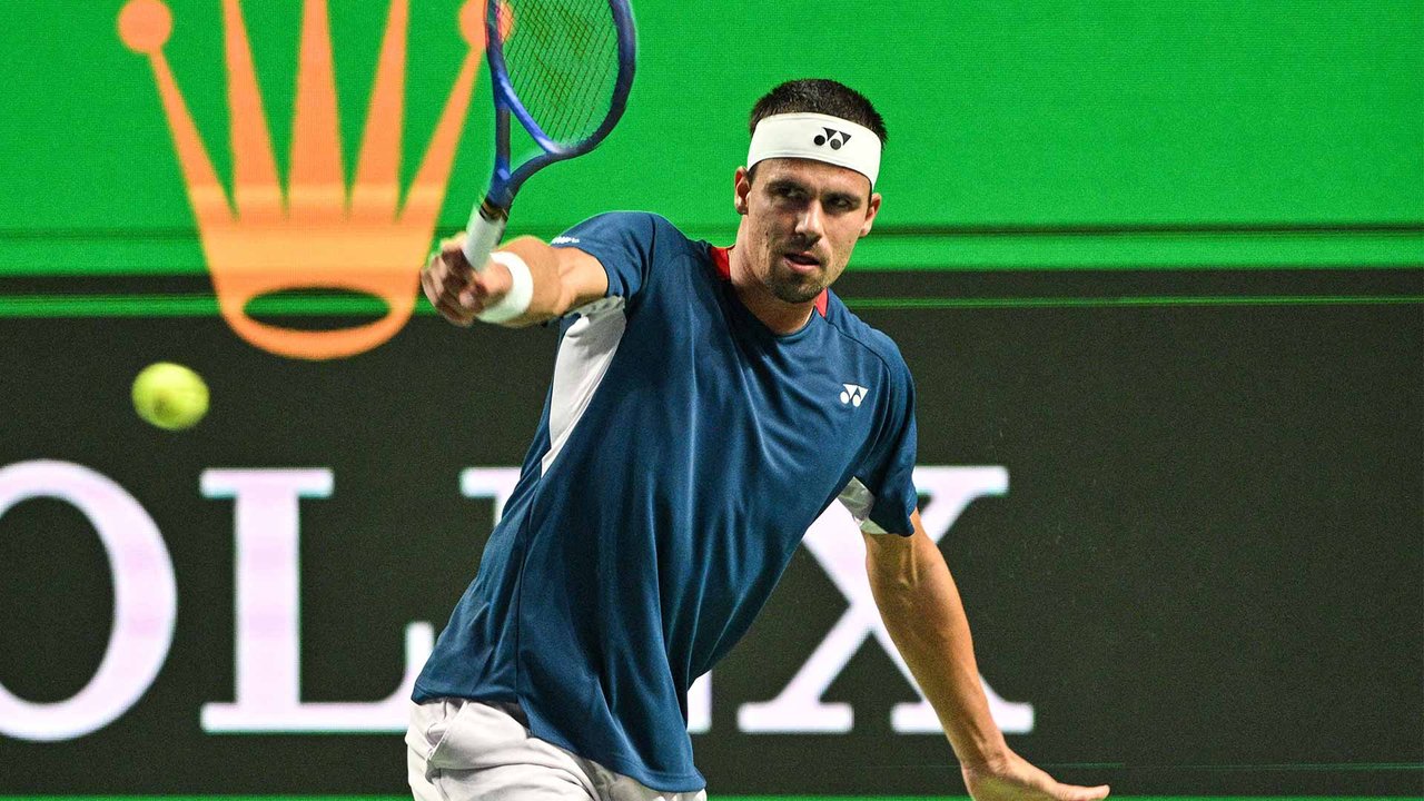 Hot Shot: Altmaier clinches break by sneaking one past Shelton in Shanghai 2026!