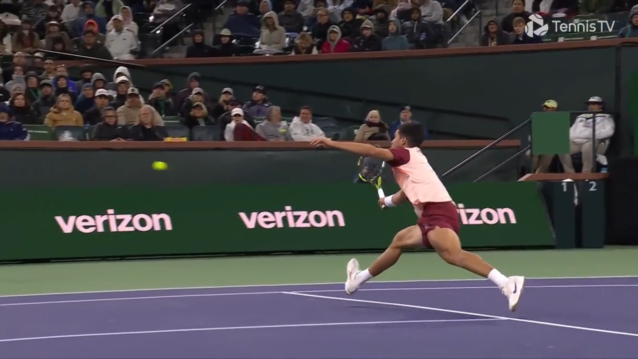 Hot Shot: 'What is that stretch' by Alcaraz in Indian Wells!