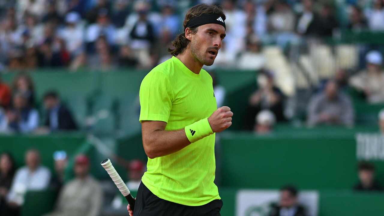 Hot Shot: Tsitsipas has it all covered vs. Thompson in Monte-Carlo 2025