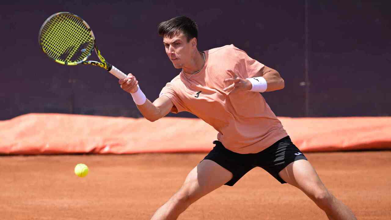 Hot Shot: Marozsan sends Rome wild with scramble vs. Rublev