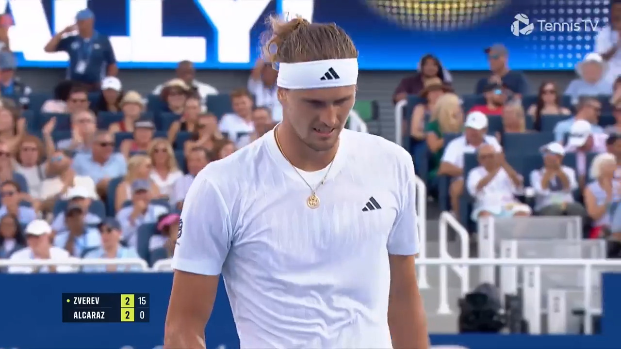 Hot Shot: Zverev's sharp angle leaves Alcaraz no chance in Cincinnati