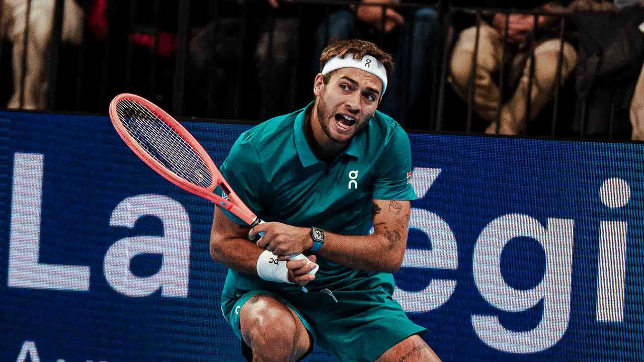 Hot Shot: Cobolli crunches backhand stunner past Musetti in Lyon 2026
