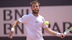 Hot Shot: Moutet clinches break in unbelievable fashion vs. Rune in Rome