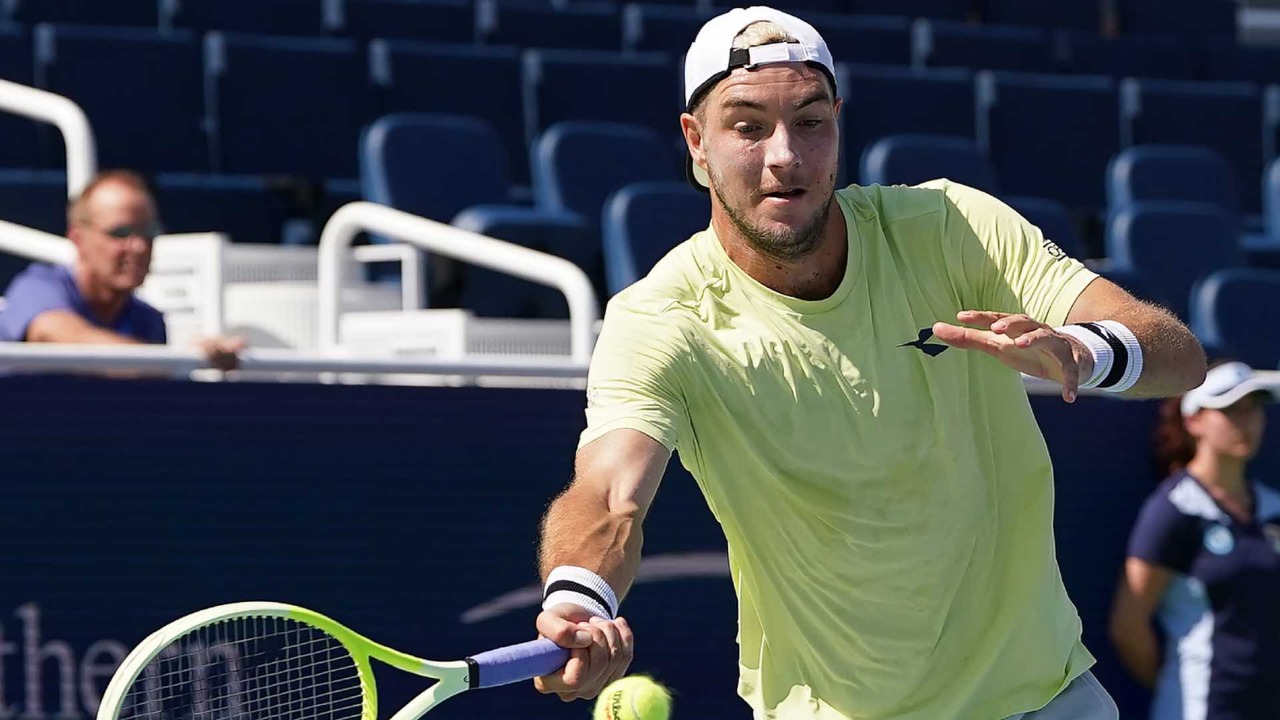 Hot Shot: Struff whips 'marvellous' forehand past Tsitsipas 