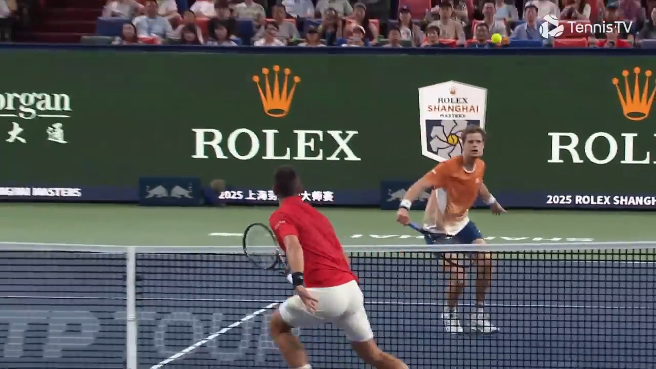 Hot Shot: Djokovic left in the dust by Hanfmann's trickery