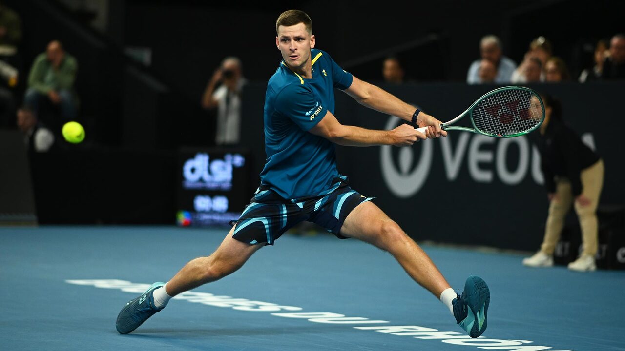 Highlights: Defending champ Hurkacz up & running in Marseille