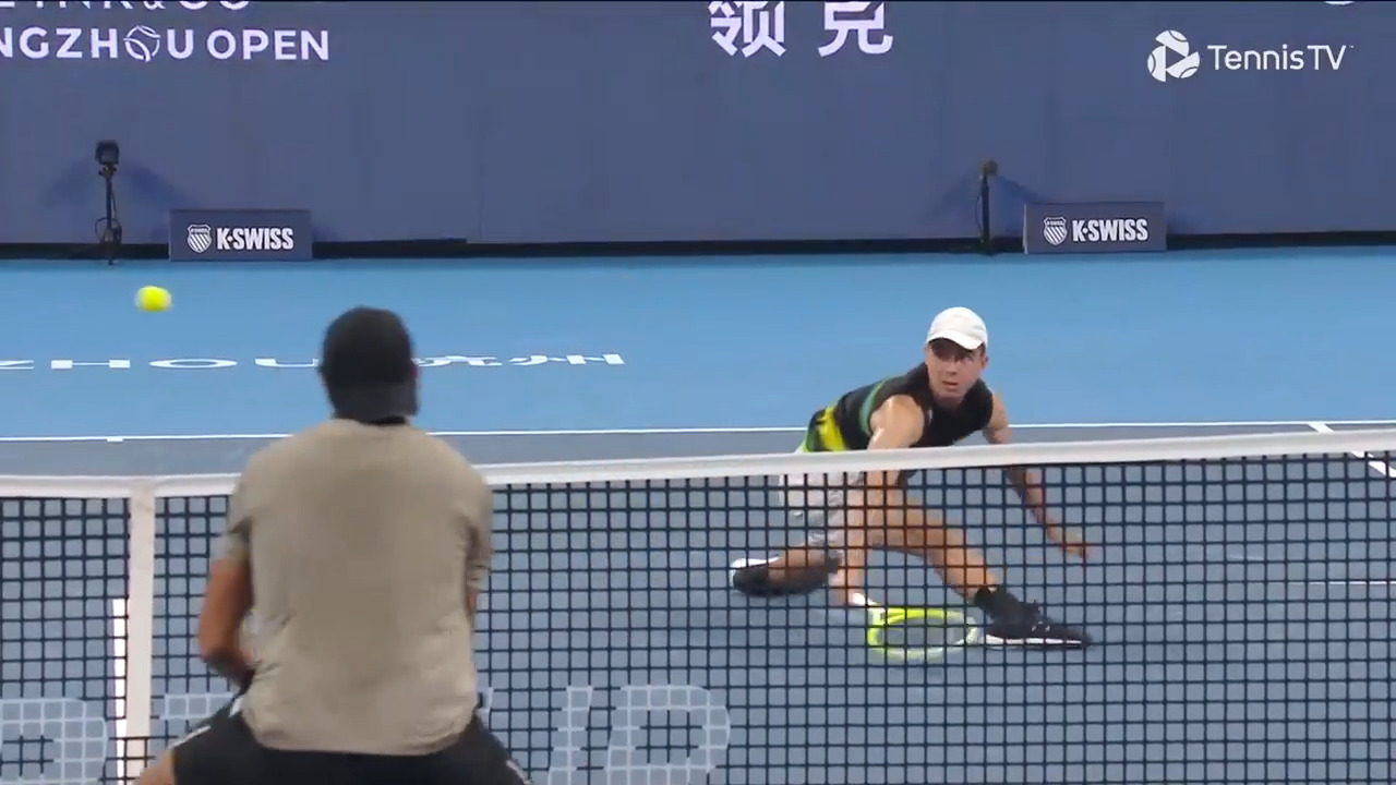 Hot Shot: Berrettini stunned by Svrcina's sizzling speed in Hangzhou 2025 