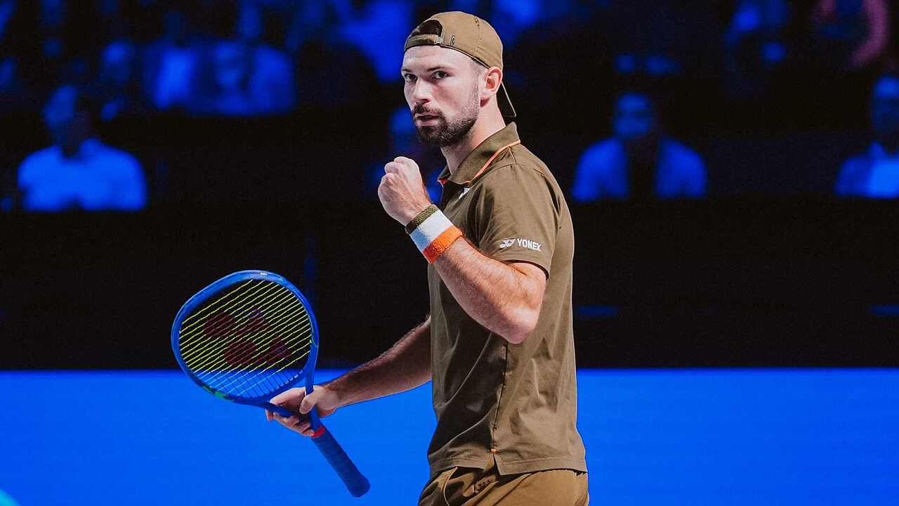 Hot Shot: Rodionov's 'feather-like touch' leaves De Minaur stranded in Vienna 2025