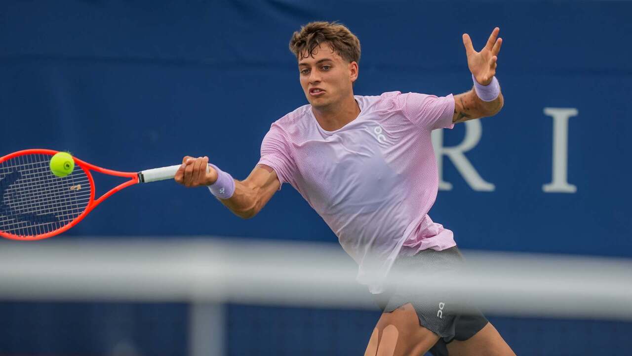 Hot Shot: Cobolli goes sky high with a touch of class in Toronto