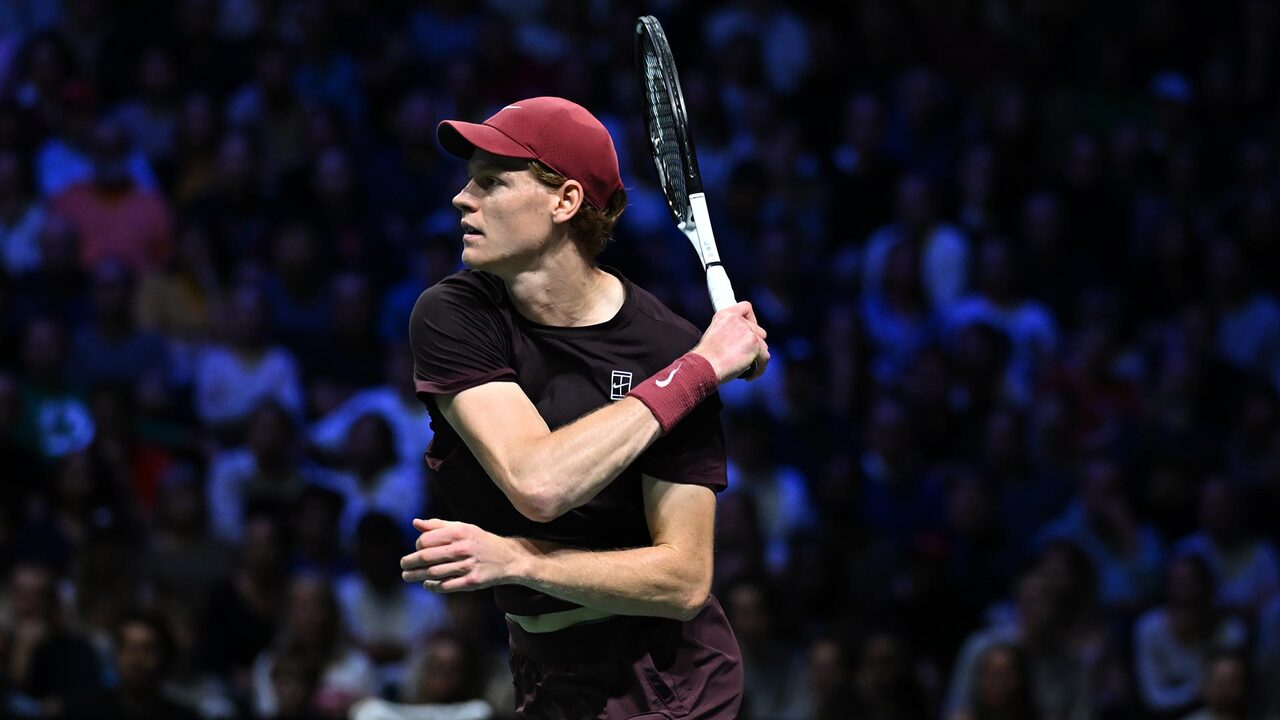 Hot Shot: Sinner flicks perfect lob in Paris 2025 final