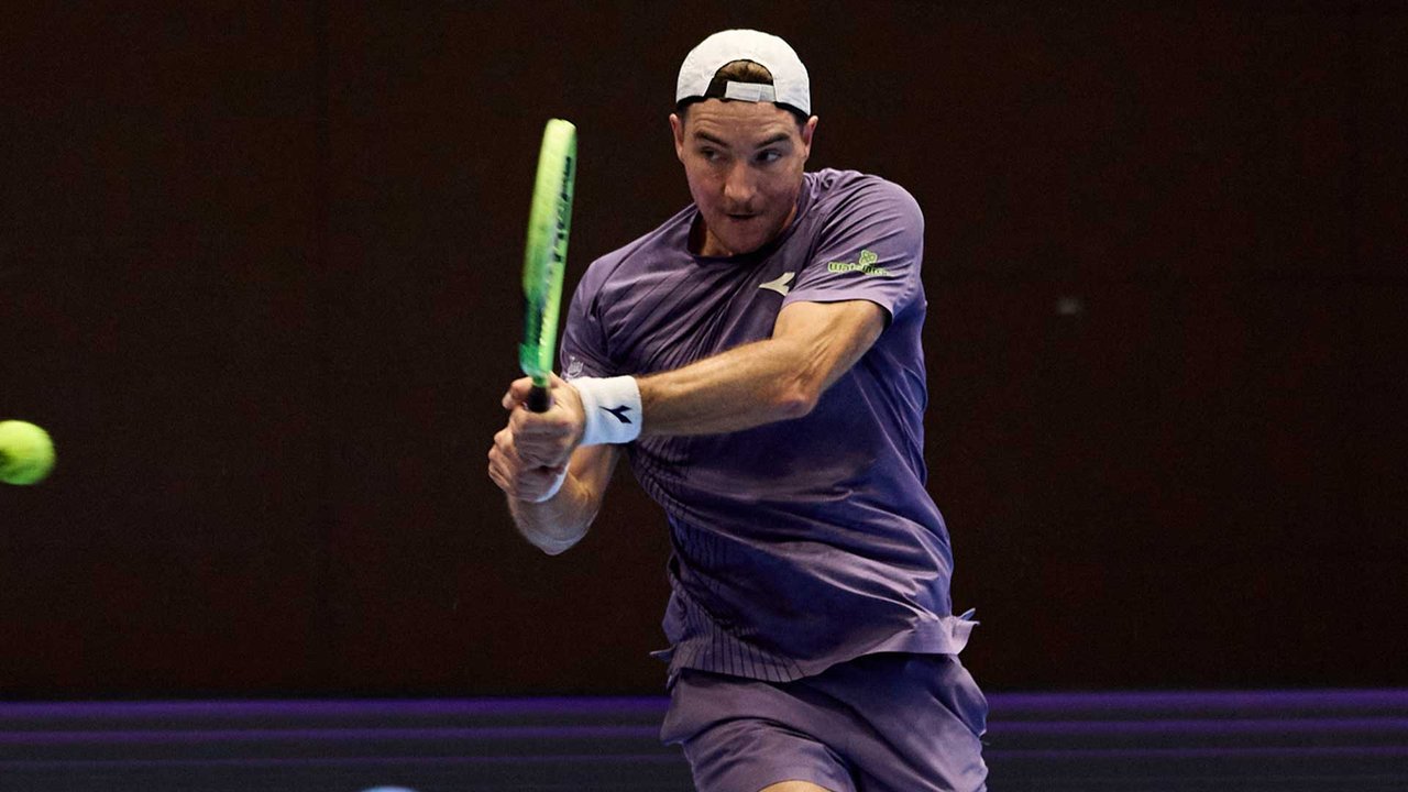 Hot Shot: Struff leaves Djokovic in disbelief with jaw-dropping pass in Basel 2026