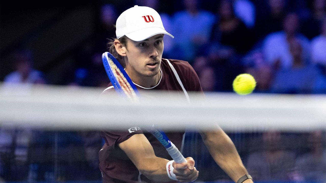 Hot Shot: Tweener denied! De Minaur outfoxes Zverev in style in Vienna 2026