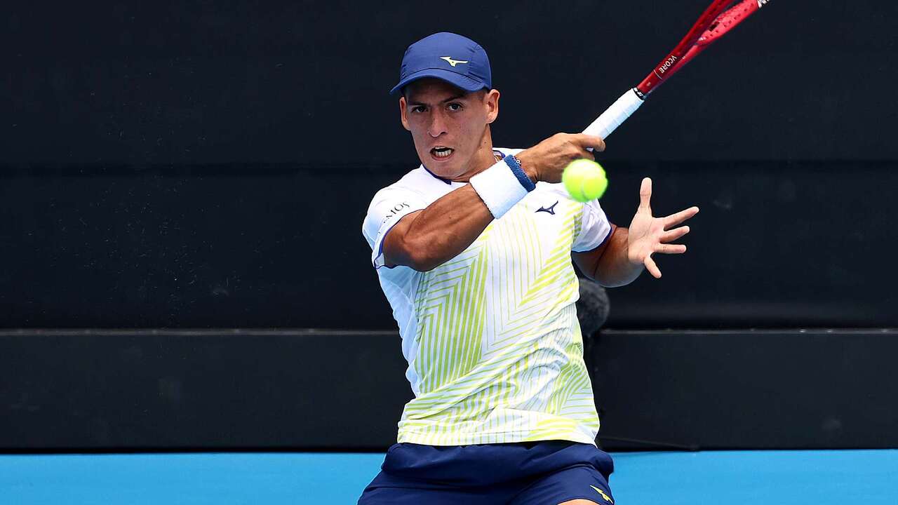 Hot Shot: Baez sprints sideways to arrow scorching pass in Auckland final