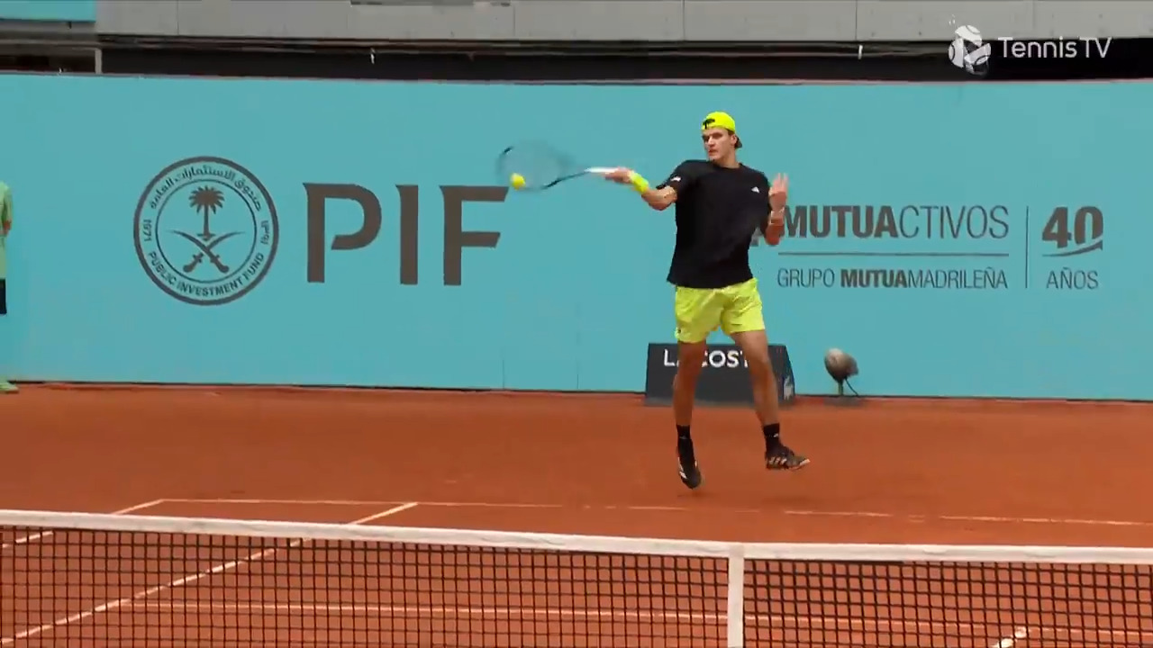Hot Shot: Mensik's forehand too hot to handle in Madrid 2025