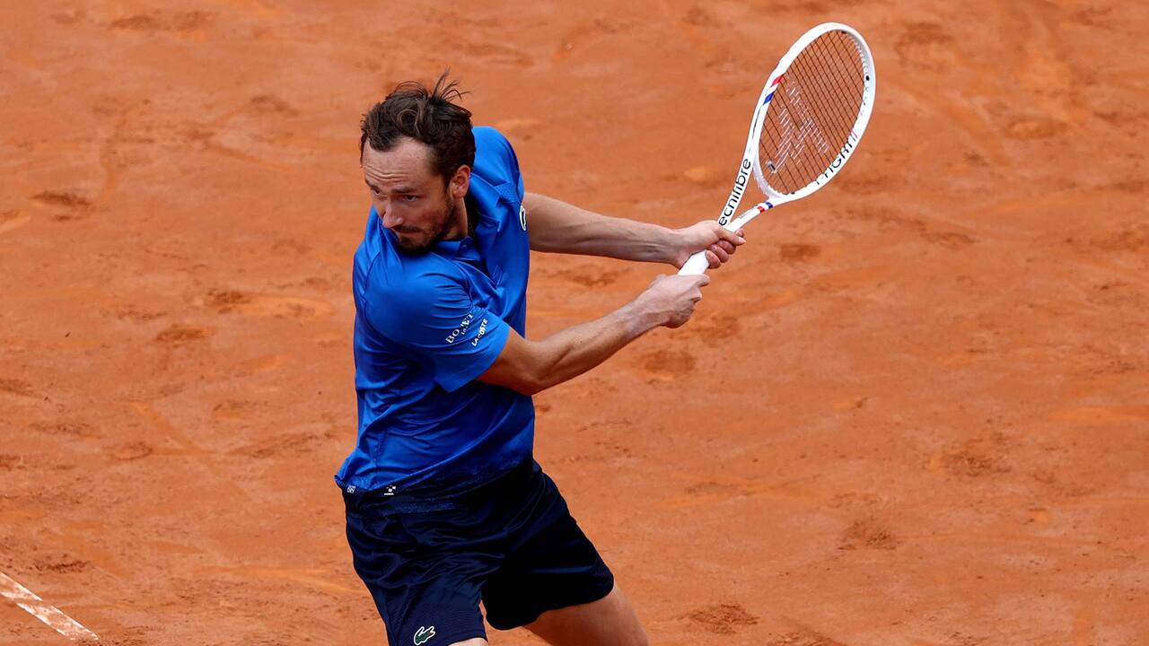 Hot Shot: Down but not out! Medvedev's sharp pass in Rome 2025