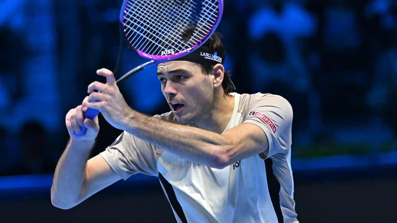 Hot Shot: Fritz digs out court-scraping volley in Turin