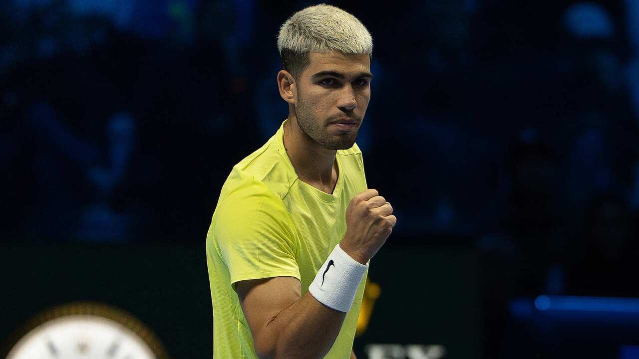 Hot Shot: 'Unplayable' Alcaraz breaks Auger-Aliassime in style in Nitto ATP Finals 2025 SF