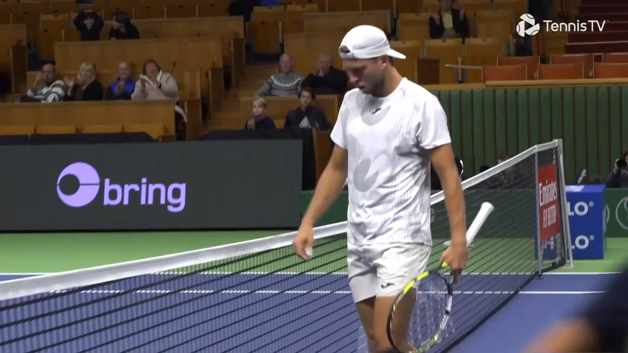 Highlights: Muller downs Borg in Stockholm