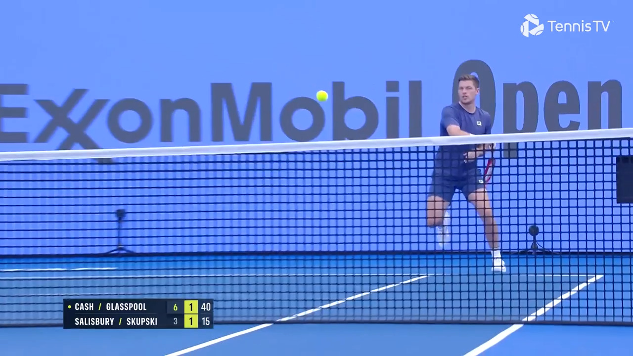 Hot Shot: Scorcher from Skupski in the Doha doubles final!