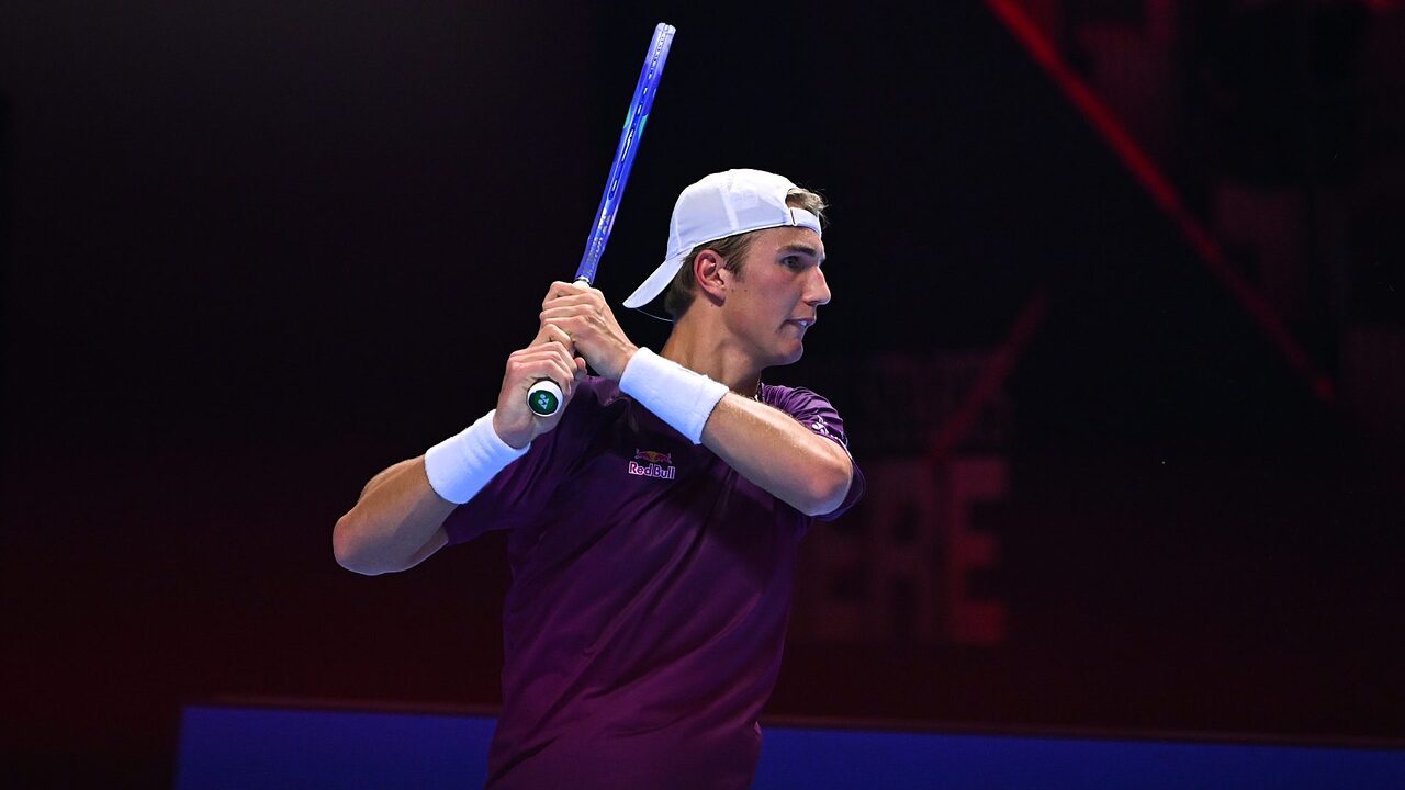 Hot Shot: Budkov Kjaer's wicked winner lights up Next Gen ATP Finals crowd