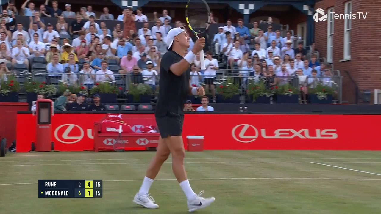 Hot Shot: Rune's tweener highlights showtime point at Queen's Club 2025