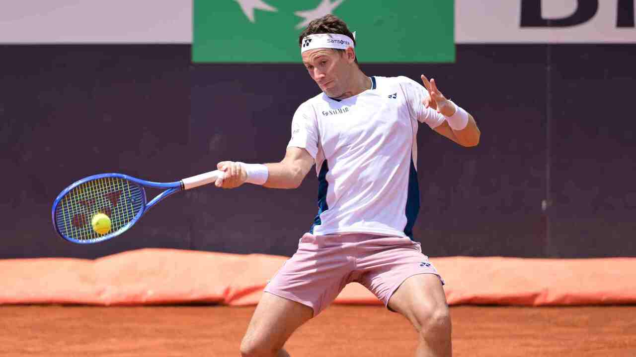 Hot Shot: Out of shot, but Ruud returns for crafty pass in Rome