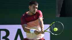 Hot Shot: Speedy Alcaraz scoops incredible pass in Indian Wells