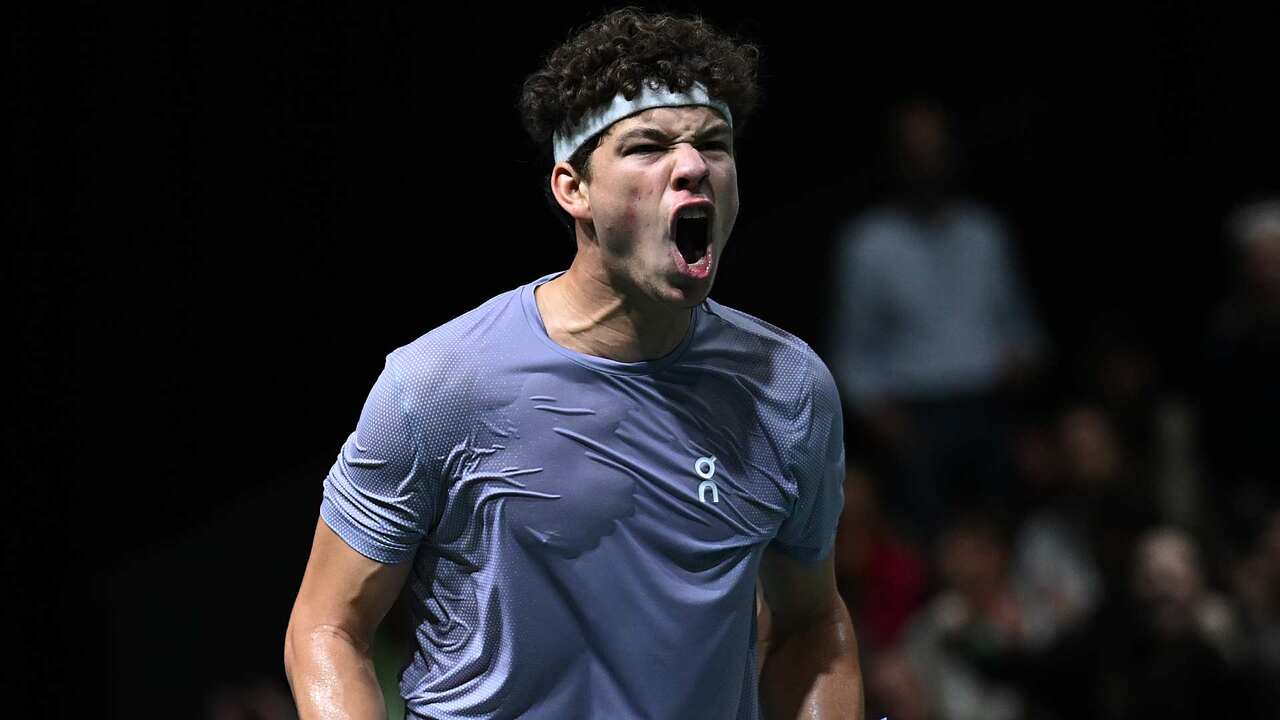 Hot Shot: Shelton breaks Sinner with forehand rocket in Paris 2025