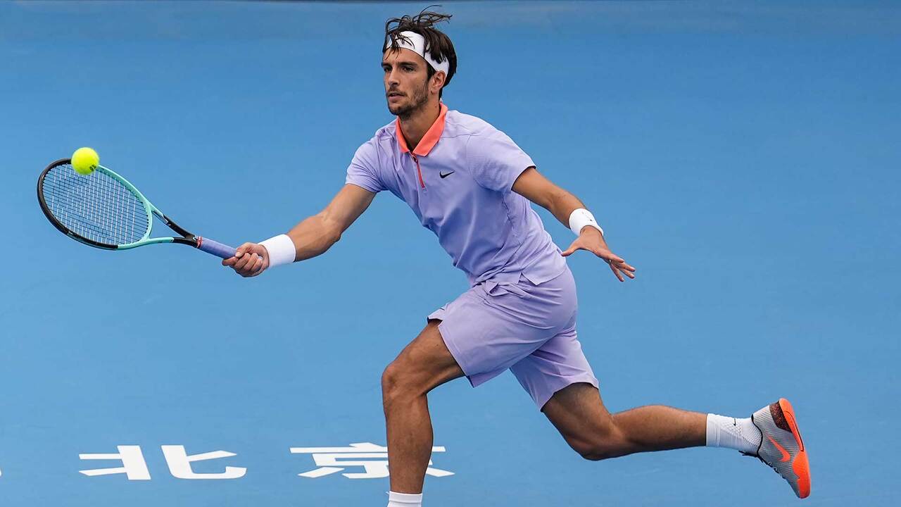 Highlights: Musetti holds off Bergs for opening win in Beijing