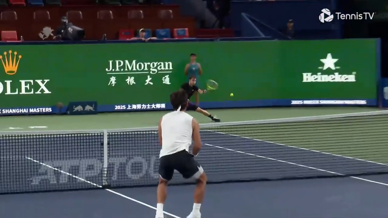 Hot Shot: Cerundolo's 'miraculous point' leaves Bu stunned in Shanghai 2025