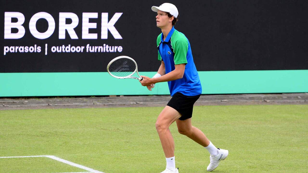 Hot Shot: #NextGenATP Blockx shows guile on grass in 's-Hertogenbosch 2025