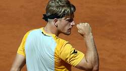 Hot Shot: Davidovich Fokina's Sneak Underarm Serve Vs. Medvedev