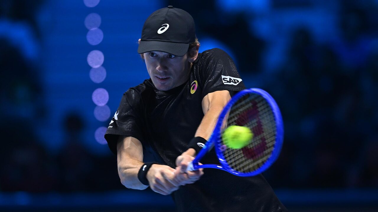 Hot Shot: De Minaur & Sinner put on early show in Nitto ATP Finals SF