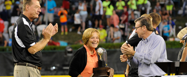 Todd Frazier's parents earn Little League honors