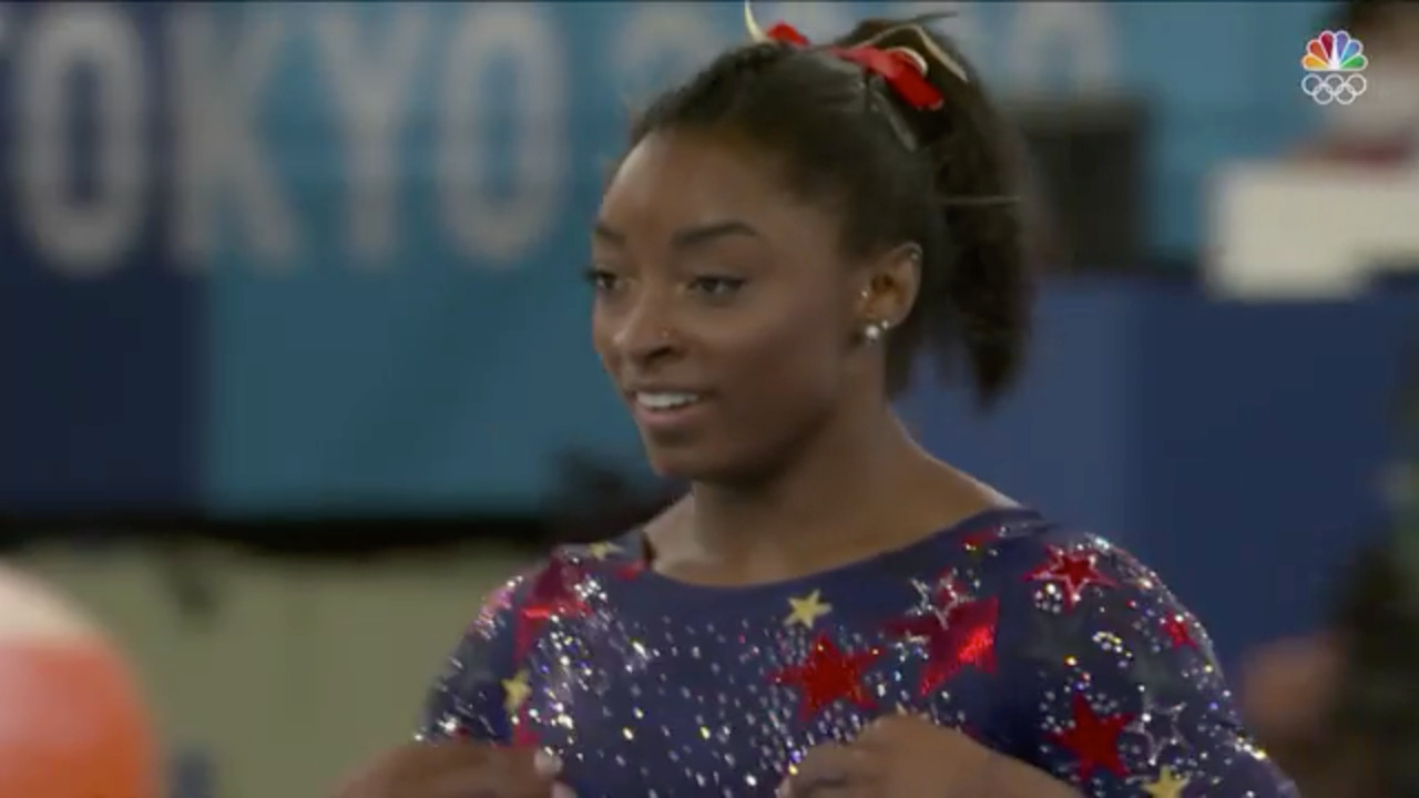 Simone Biles Performs Her First Floor Routine During Qualifiers | Artistic Gymnastics | Tokyo 2020
