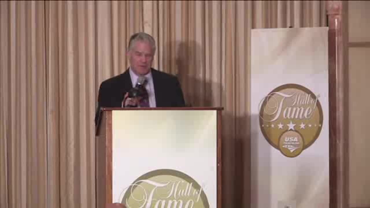 Jim Lampley Introduces Julie Moss
