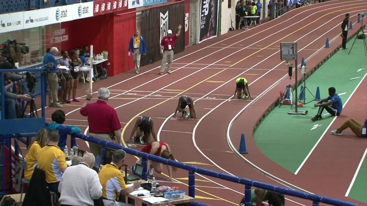 Videos Girls 4x200m Relay Emerging Elite Section 5 New Balance