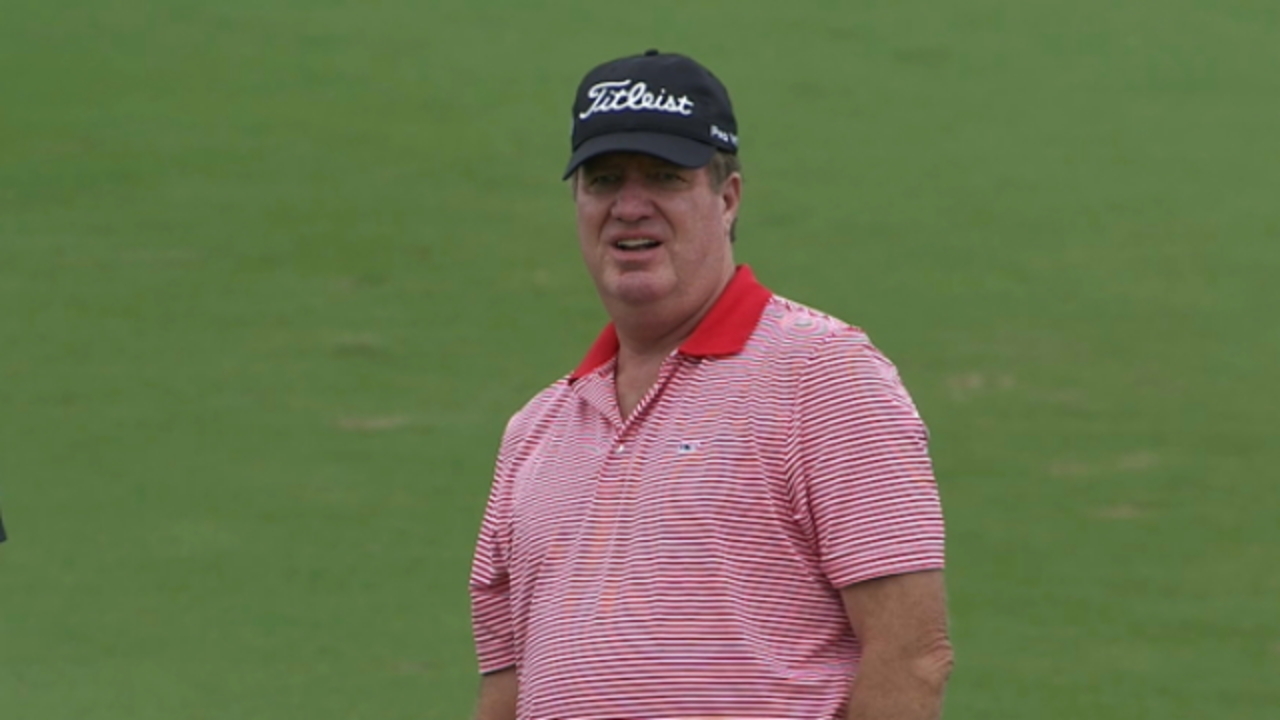 Steve Elkington knocks his approach in close at PNC Father/Son