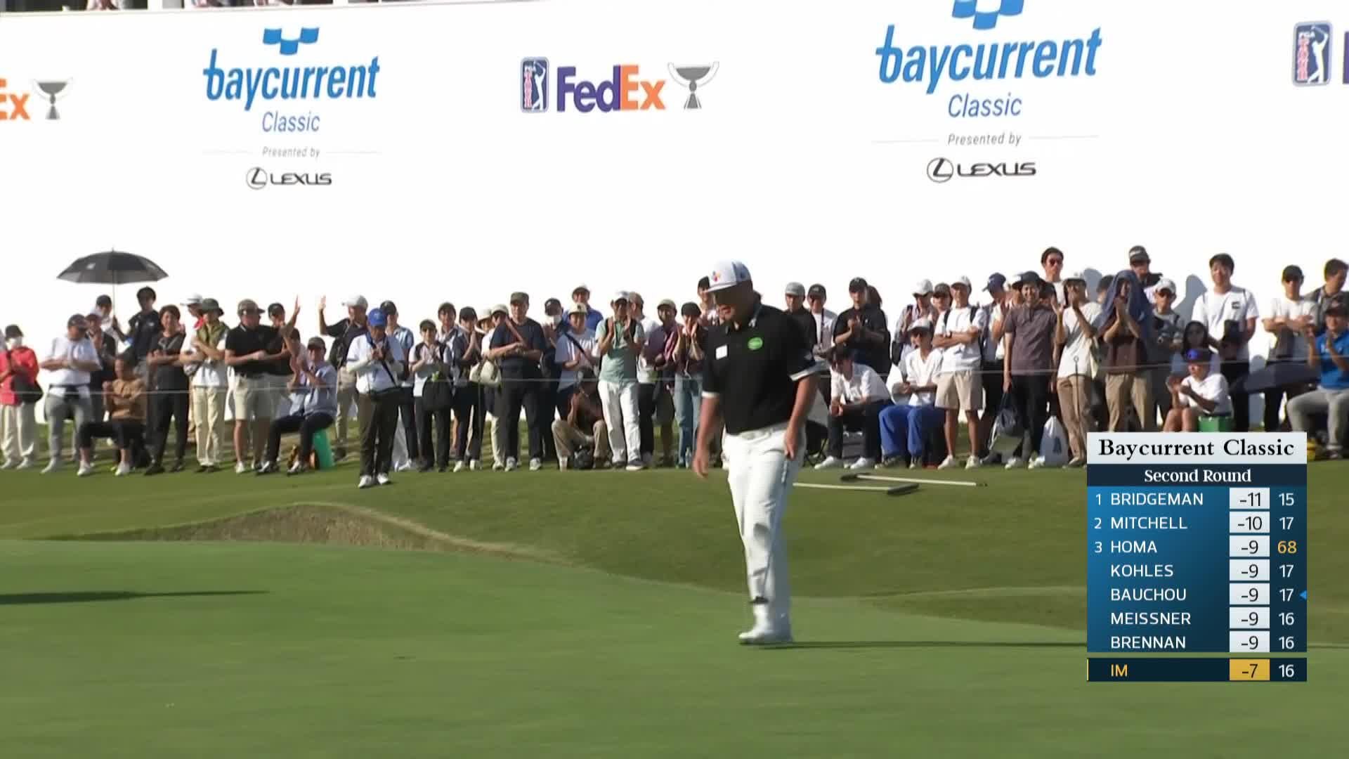 Sungjae Im sinks 6-foot putt for birdie on No. 16 at Baycurrent
