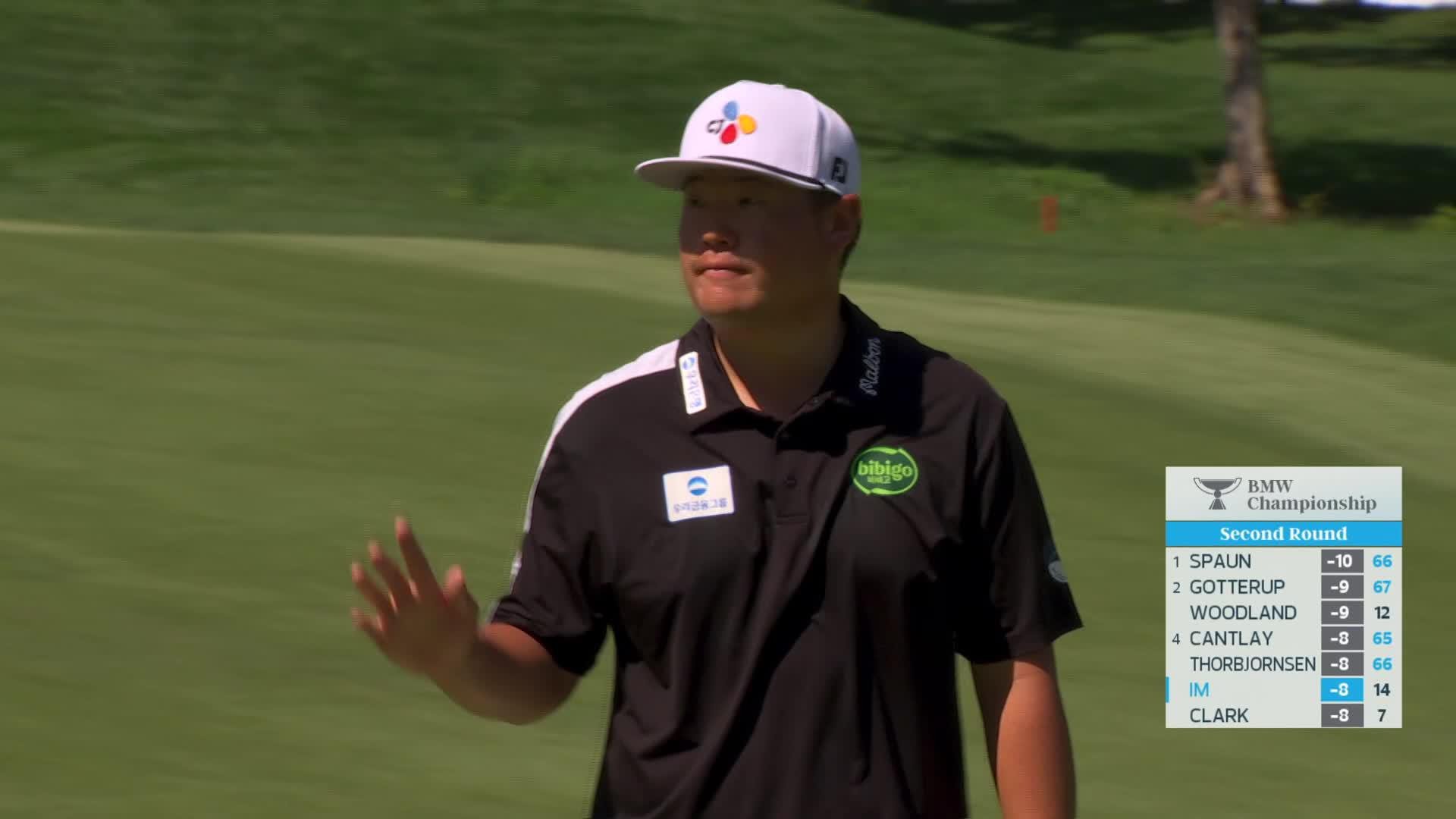 Sungjae Im sinks a 25-foot birdie putt on No. 15 at BMW Championship