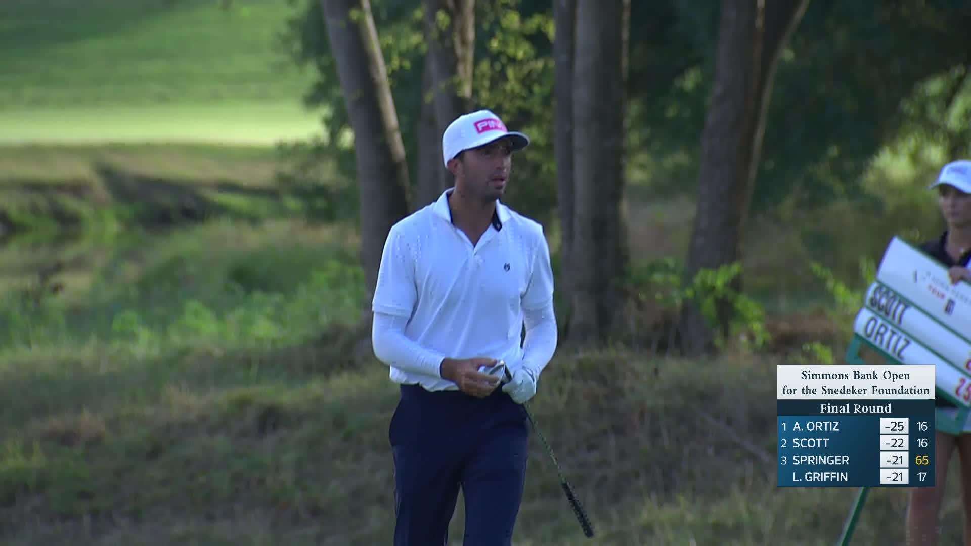 Alvaro Ortiz makes birdie on No. 17 at Simmons Bank Open