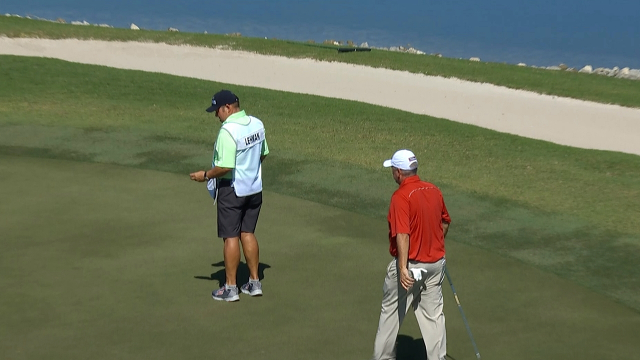 Mark Calcavecchia drains a long range birdie at Chubb Classic