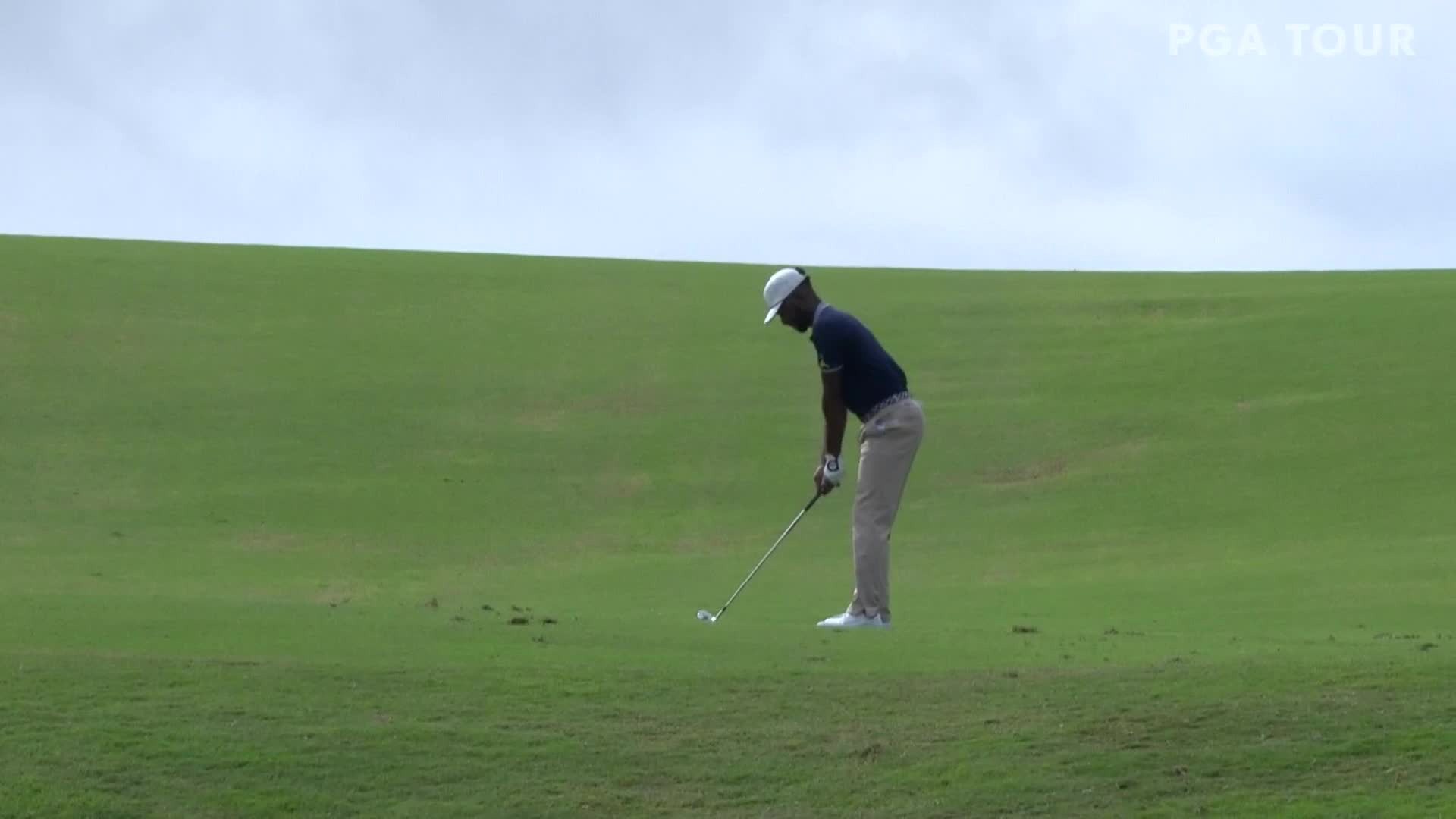 Anthony Phills dials in approach to set up birdie at Bermuda