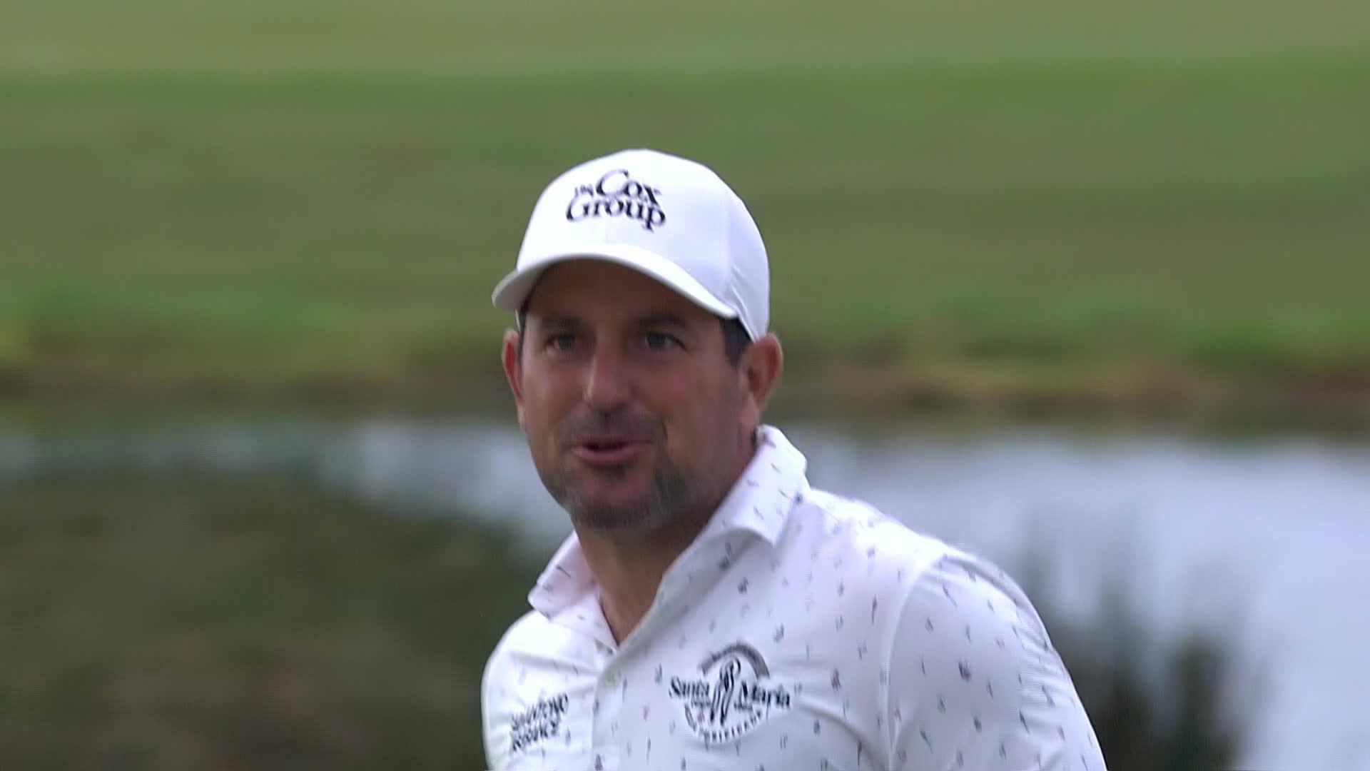 Roberto Díaz jars birdie putt from long range at The Bahamas Golf Classic