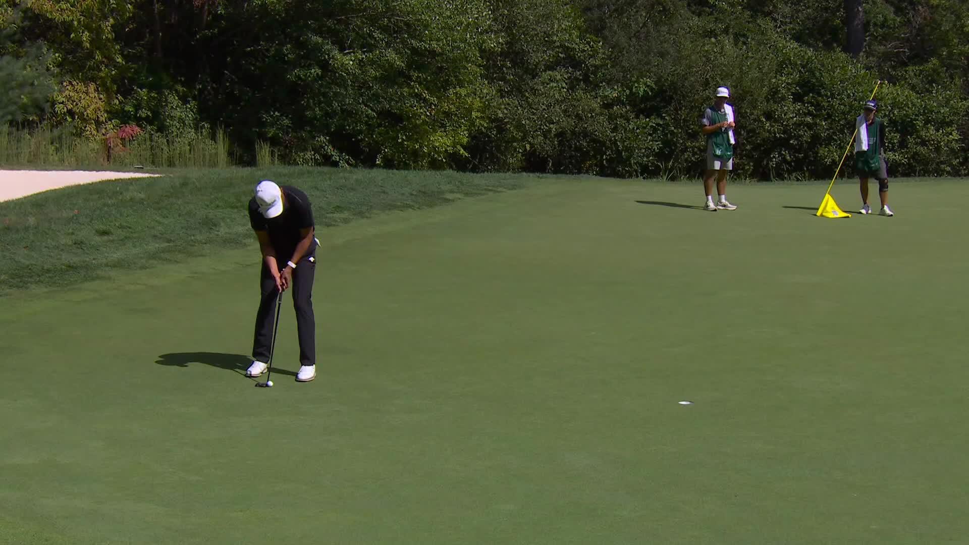 Haotong Li sinks 10-foot birdie putt on No. 7 at Biltmore Championship