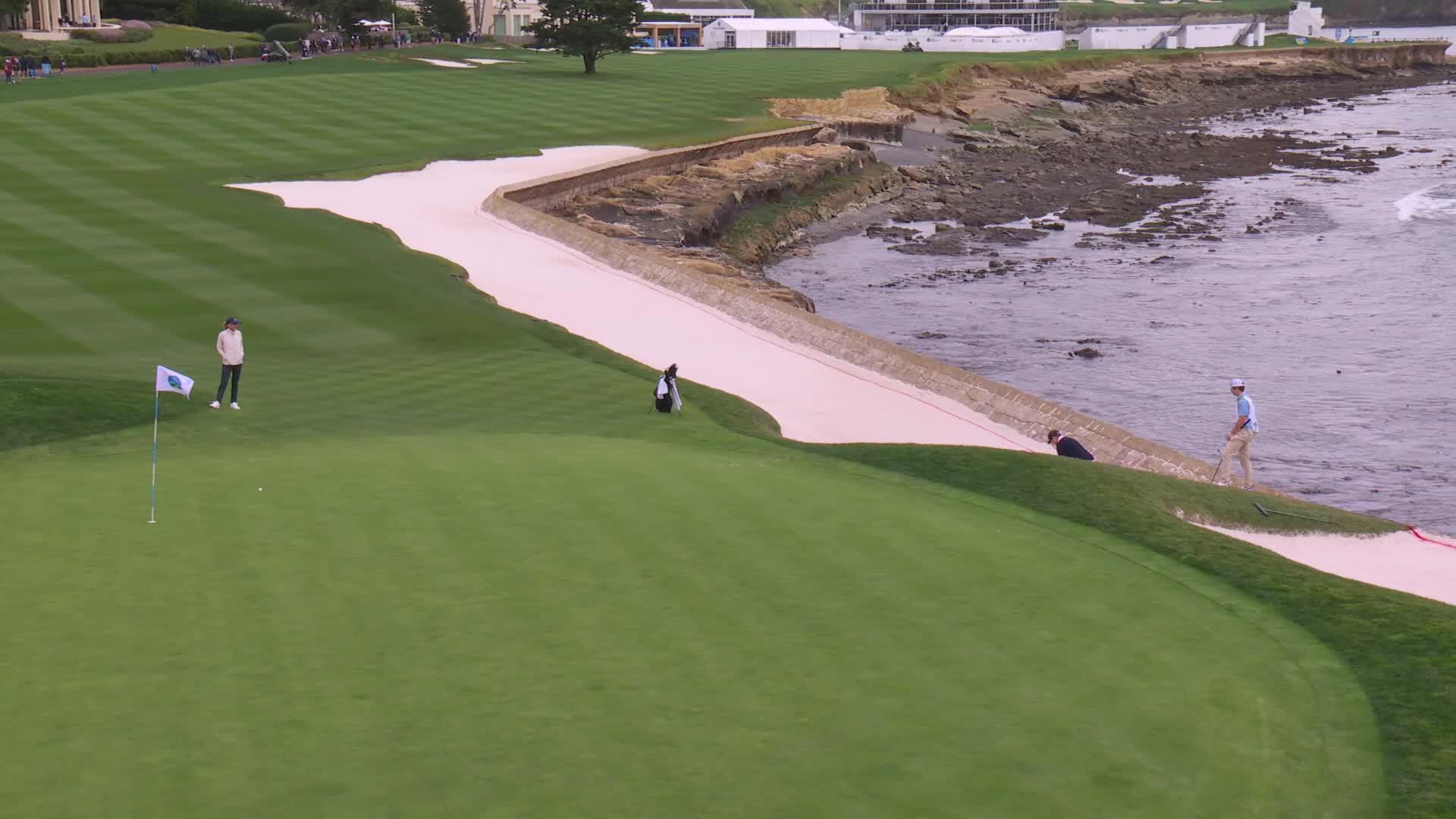 Daniel Berger makes 7-foot birdie putt on No. 18 at Pebble Beach