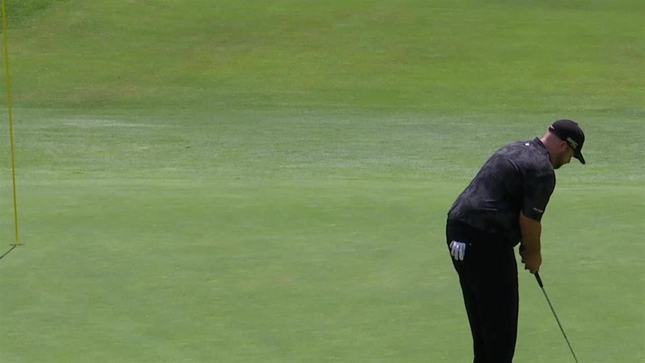 Colt Knost drains birdie putt on No. 18 at Rocket Mortgage