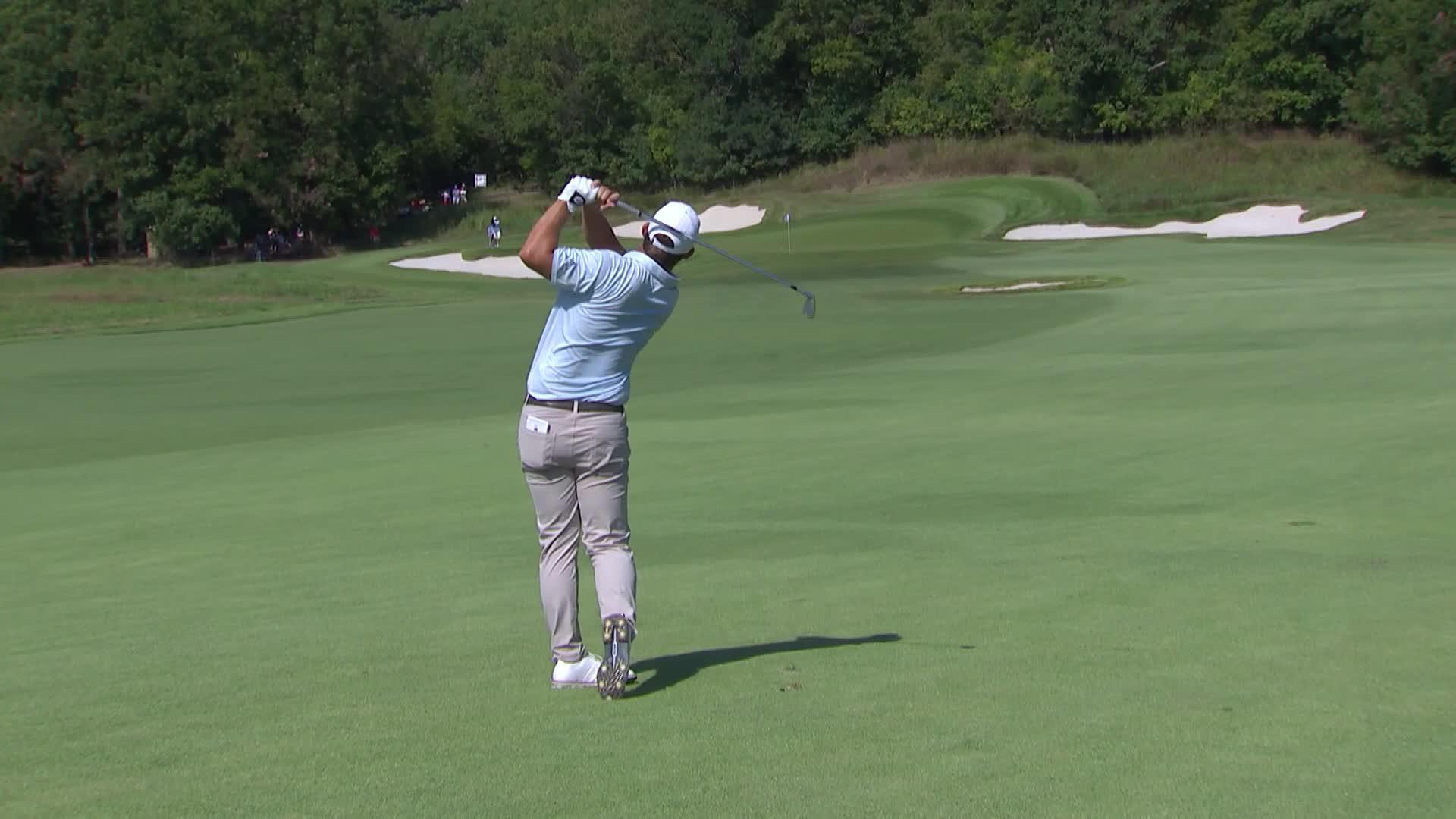 Zach Bauchou makes birdie at Compliance Solutions