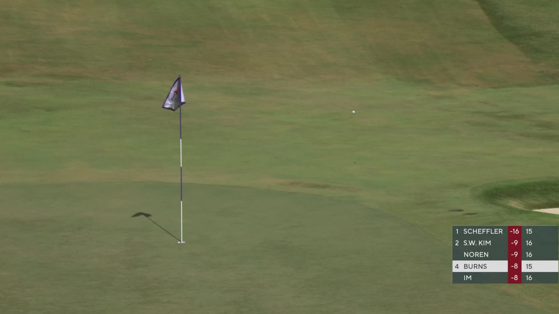 Sam Burns sinks 5-foot birdie putt on No. 16 at FedEx St. Jude