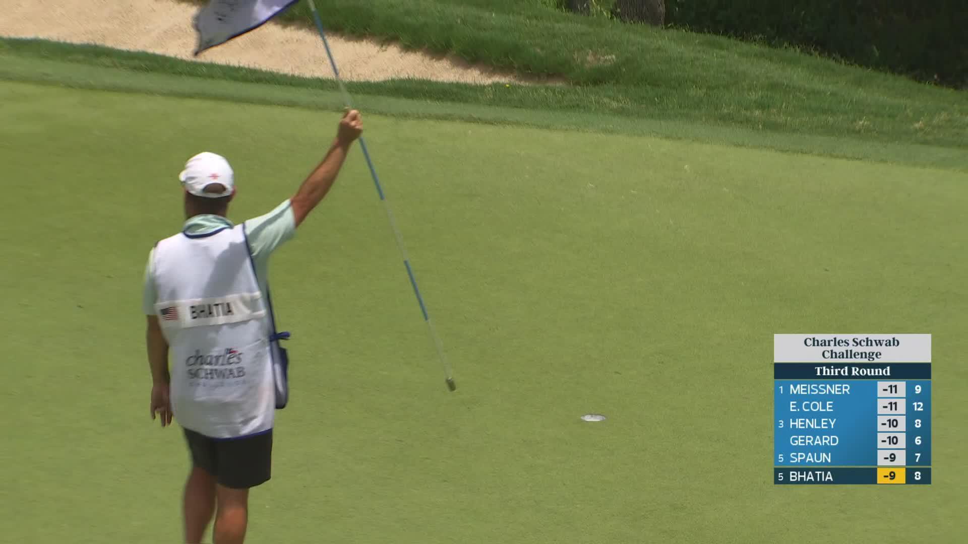 Akshay Bhatia sinks 29-foot birdie putt on No. 8 at Charles Schwab
